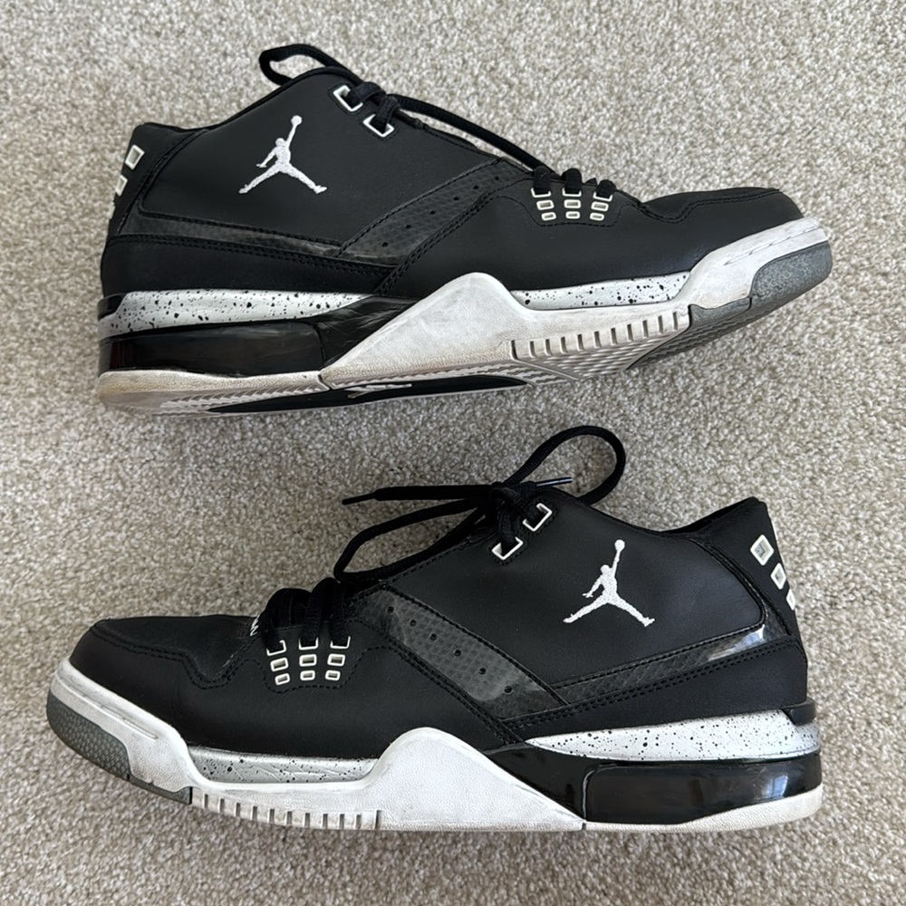 Jordan Black White Low-Top Sneakers - Picture 2 of 7